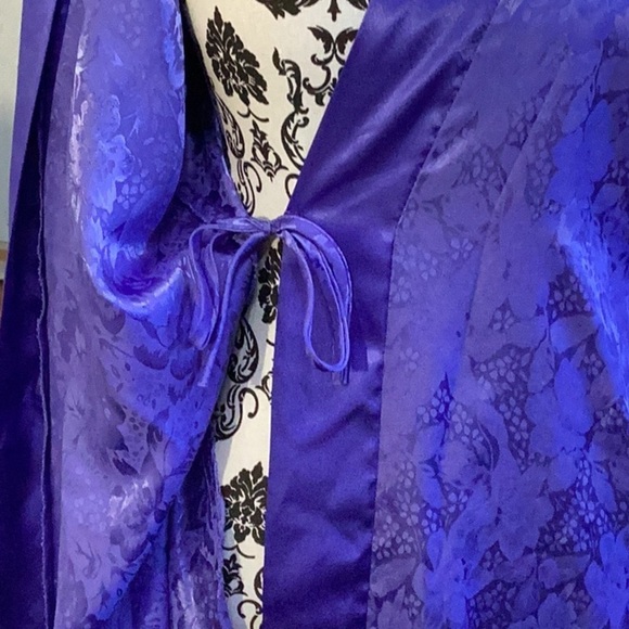 Inner most robe. W1 - Picture 2 of 4